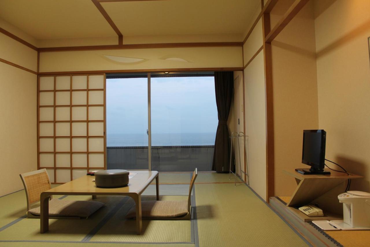 The Gran Resort Elegante Izu Хигасиидзу Номер фото